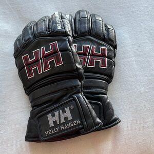 Helly Hansen Black Gloves with Red Detailing